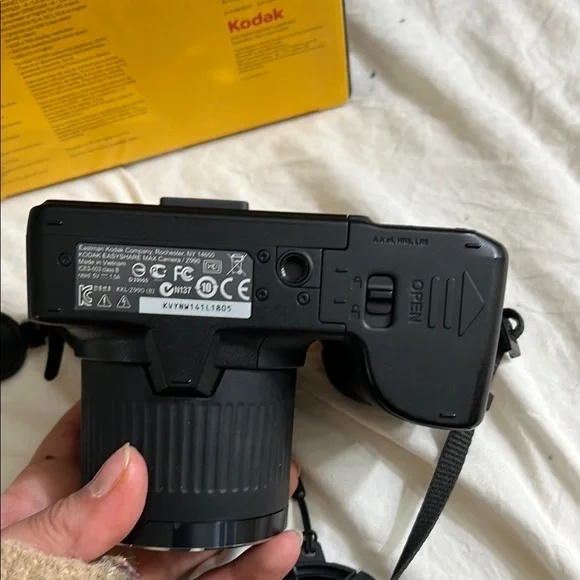 Kodak EasyShare Max Black Digital Camera - Picture 5 of 10